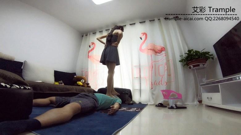 新人超美女S大薇薇肉丝踩祈祷哥