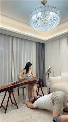 【琴月】素人闺蜜观战-古筝美女脚下奴 JS250429-13