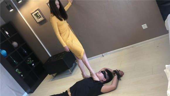 〖碎蛋娇娃〗美女惩罚入室小偷的特殊方式