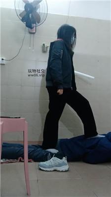 【奇了怪了】白袜脚踩踢踹虐打 JS250104-9