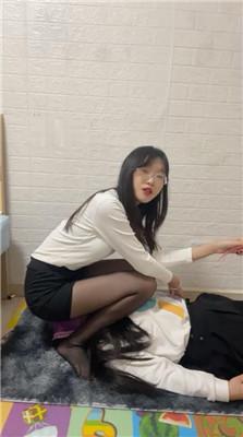 【鹿S】内裤套头虐小三母狗 bf51379