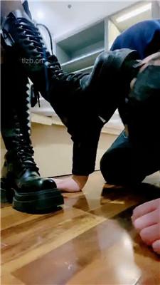 【甜沁】跪舔长靴原味白袜/吃口水