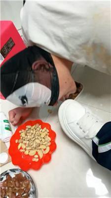 【锅盖子】强迫喂食呕吐物 JS250106-16