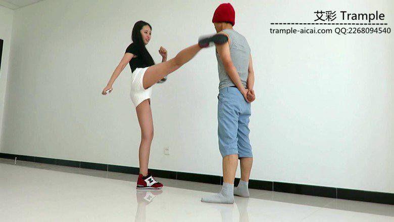 老师天依女主暴打小流氓！开启女子防身术！