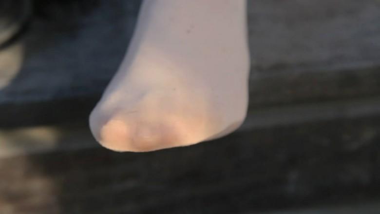 某在校大学生公园长靴肉丝秀