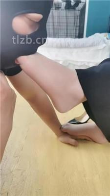 【魔鬼天使】高跟碾压狗爪/强制闻鞋/磕头求饶/骑马爬