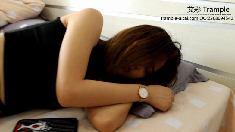 偷拍学姐第五弹 夏天的雪地靴 续