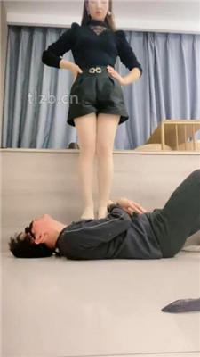 【魅儿】高跟肉丝脚蹂躏/耳光抽/丝袜塞嘴/踩踏喂食