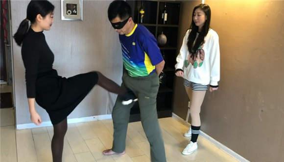 舞团少女的特殊玩具