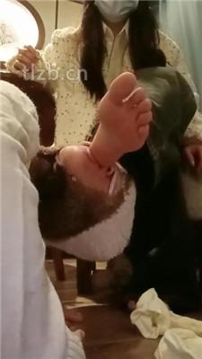 【爱可呀】双S-伺候超模学姐-胯下羞辱/舔脚清理鞋底