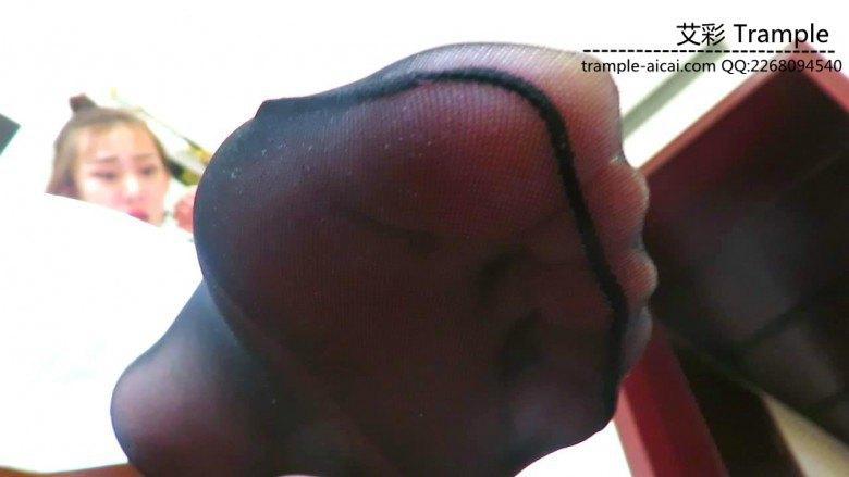 第一视角00后天使女主黑丝调贱狗洗漱！