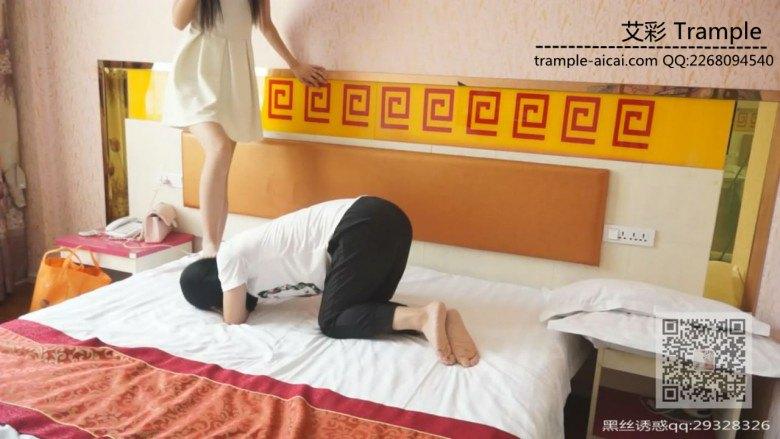 琪琪女主室外调教玩耍