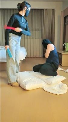 【璎珞】雪地靴暴力踢踹/刑具狂抽 JS250107-13