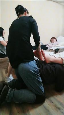 【鸿运】双S-沐足店做技师的狗【双视角版】 JS250416-15