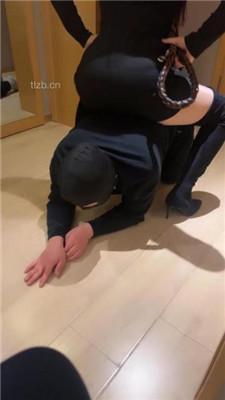 【喵主】长靴高跟踩狗爪/狗链遛狗/舔脏鞋棉袜