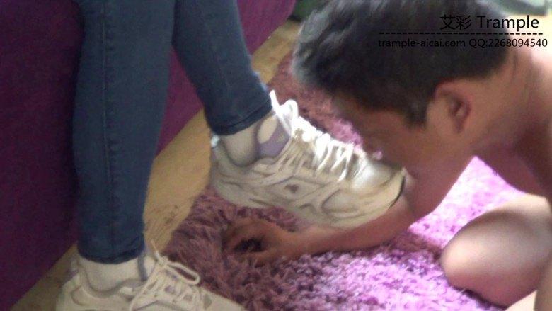 黑冰汗臭运动鞋棉袜崇拜踩踏站脸