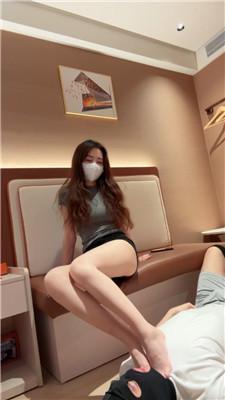 【御妍】落后员工踢裆踩踏惩罚 bf50545