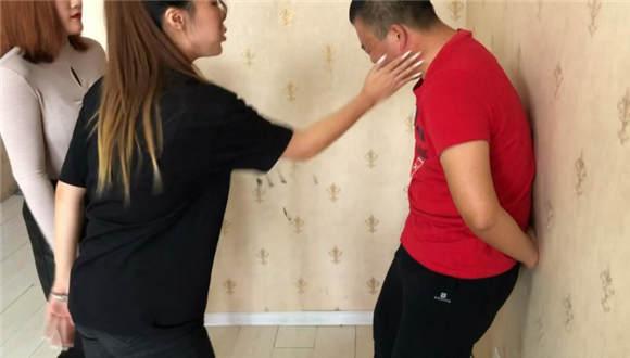 〖碎蛋娇娃〗尝尝皮靴女郎的厉害