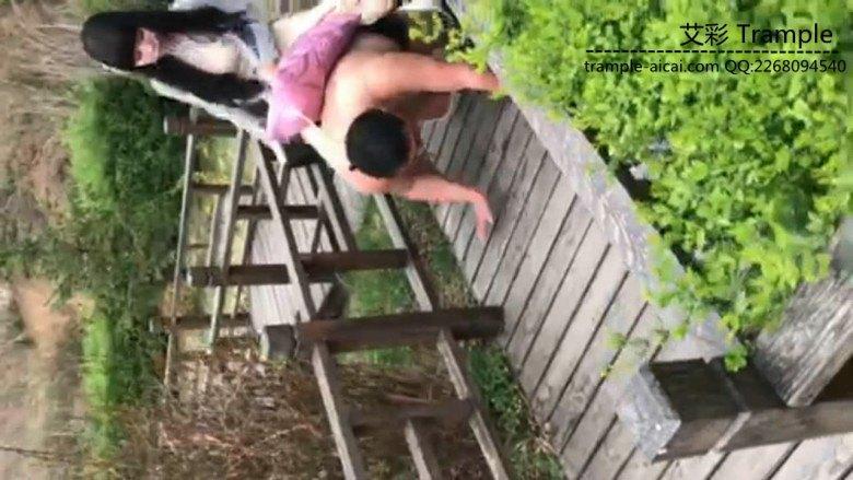 冷天使女王私人别墅调教下贱肥猪