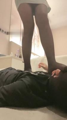 【调教视频】【七月大人】长腿模特S黑丝高跟踩踏