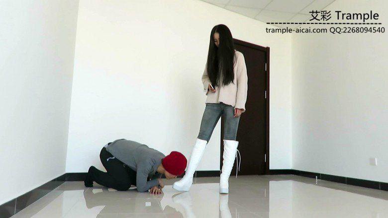 超美天依老师长靴虐贱狗! 超美天依老师长靴虐贱狗!