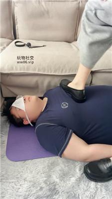 【埋汰】皮鞋踩虐狗继父 JS250221-13