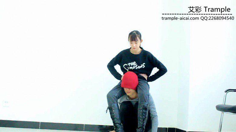 00后天使女主长靴踢踹，扇耳光，堵墙角暴打贱狗！