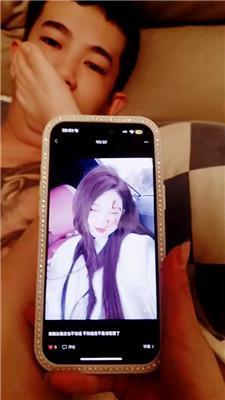 【七奶奶】舔女友的脚丫 JS250323-31