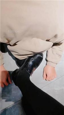 【舒苒】跪舔皮鞋及膝袜-黑丝诱惑