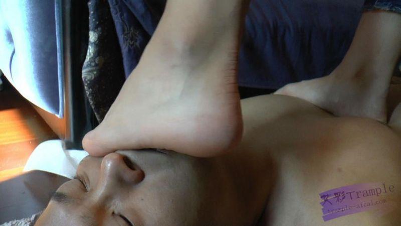 馨雨脚下的骚浪贱-幸福的呻吟 馨雨脚下的骚浪贱-幸福的呻吟