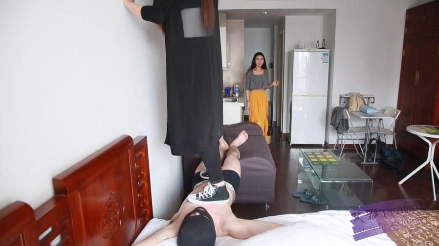 vivi跟艾丝踩踏走人桥