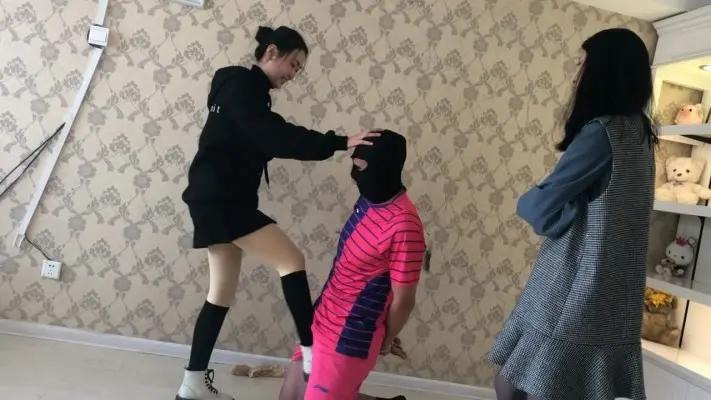 手撕偷丝袜的变态男 YC-210614-4