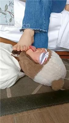 【爱可呀】双S-伺候超模学姐-胯下羞辱/舔脚清理鞋底