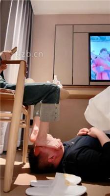 【崔崔】原味棉袜裸足恋足狂舔