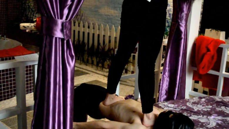 『奴隶岛』—婷婷人桥踩踏