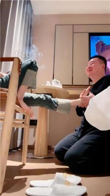 【崔崔】原味棉袜裸足恋足狂舔