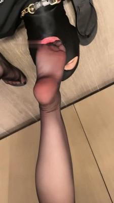 【调教视频】【绘子】高跟红酒杯-黑丝脚蘸调狗舔/踩舌/深喉