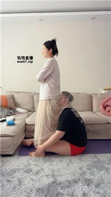 【埋汰】玉足踩虐猥琐狗继父 JS250308-3