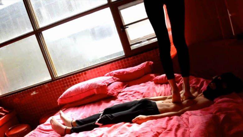 『奴隶岛』—萱萱嫩足羞辱踩踏