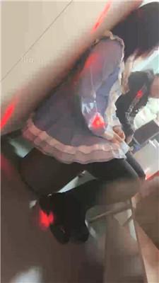 【天津女仆店S】素人母畜-舔臭脚/遛狗骑马/黑丝脚踩踏【完整版】