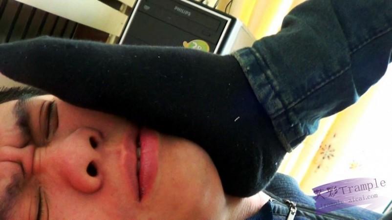 黑冰女王黑色棉袜脚踏人面脚垫