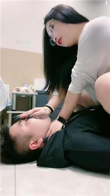 【小羊】跪舔白棉袜/提档/臭脚捂脸/踩踏/胯下辱