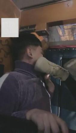 【VIVI】酒吧臭棉袜跺死贱狗