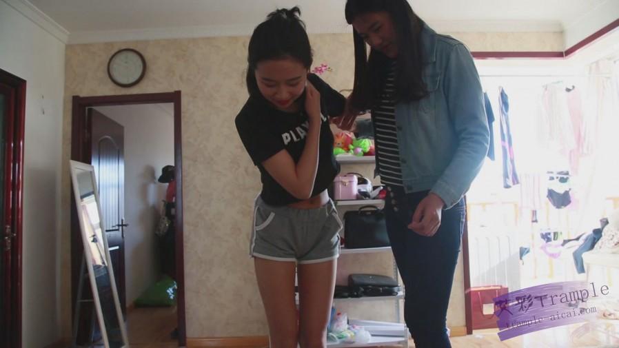 室长和艾丝一起让高一女生尝试做女王,事实证明。。。 室长和艾丝一起让高一女生尝试做女王,事实证明。。。