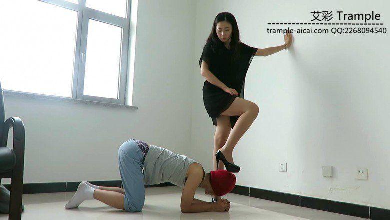 来自超模天星女主高跟胯下羞辱！