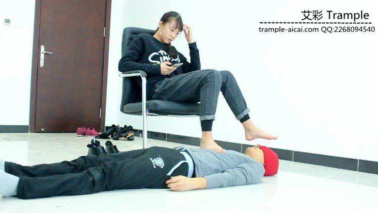 00后天使女主的踏板–棉袜+裸足堵嘴！