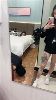 【小凤梨】纹身小妹的脚下骚奴 JS250317-39