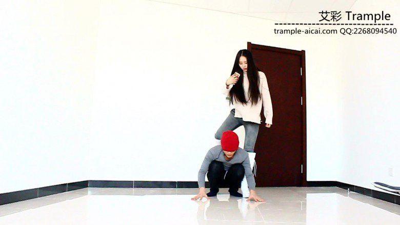 天依女主骑乘贱狗，骑马骑脖子！