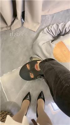 【伊诺】带闺蜜调狗-骑马转胯/踩踏/强制闻鞋/舔白袜脚