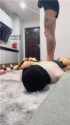 【小凤梨】跪舔纹身小妹的jio JS250222-33